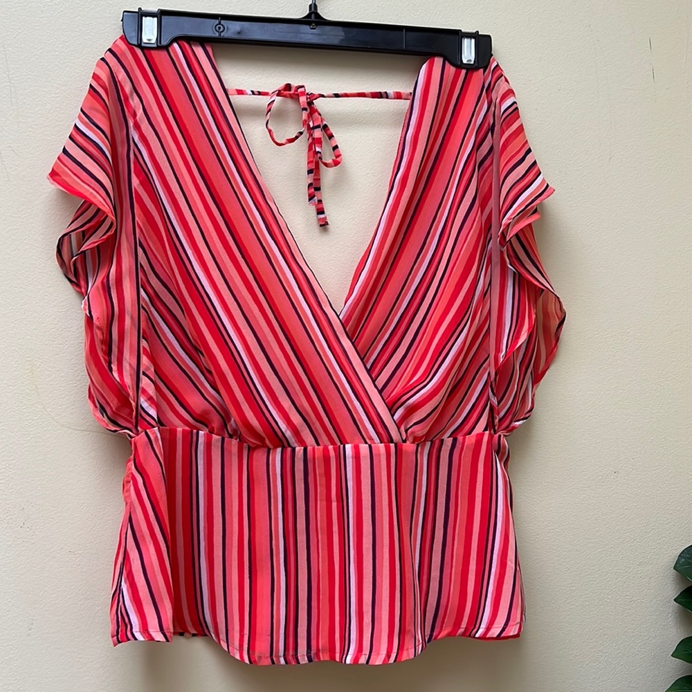 NWOT GUESS top, M